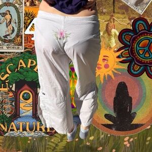 Rare Be Present Lotus Yoga Capris - White - Size Large
